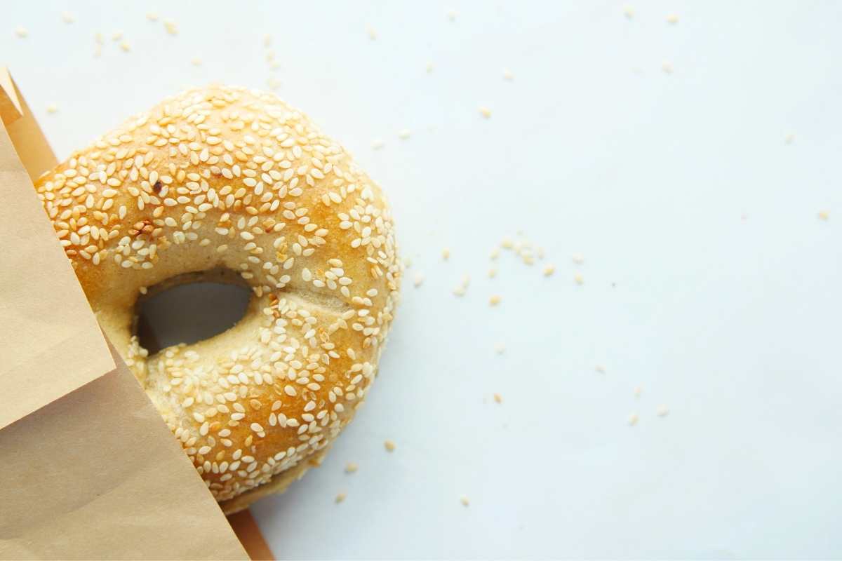 Milano, il New York bagel conquista il weekend: file e curiosità per il fenomeno del momento