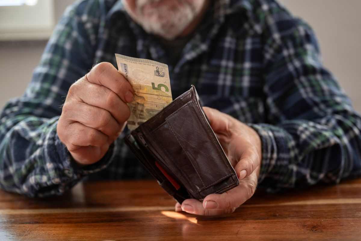 Pensioni, arriva un'altra mazzata per gli italiani: cosa cambia dal 2027